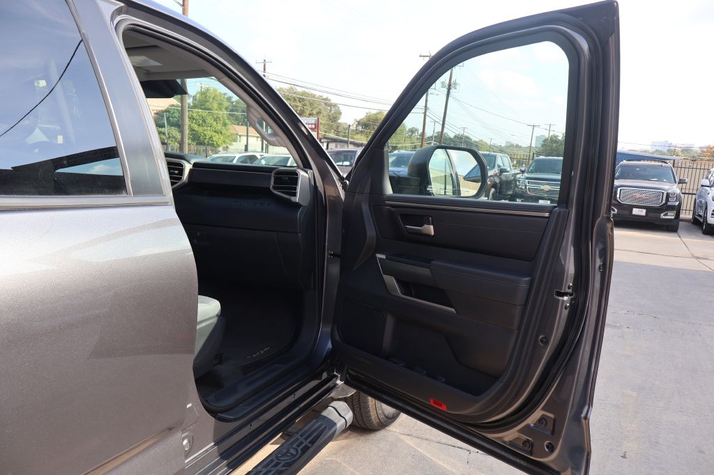 Photo 41 of this TOYOTA TUNDRA