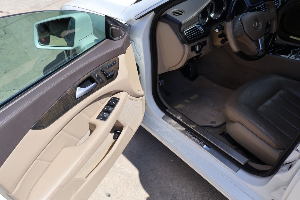 Photo 13 of this MERCEDES-BENZ CLS