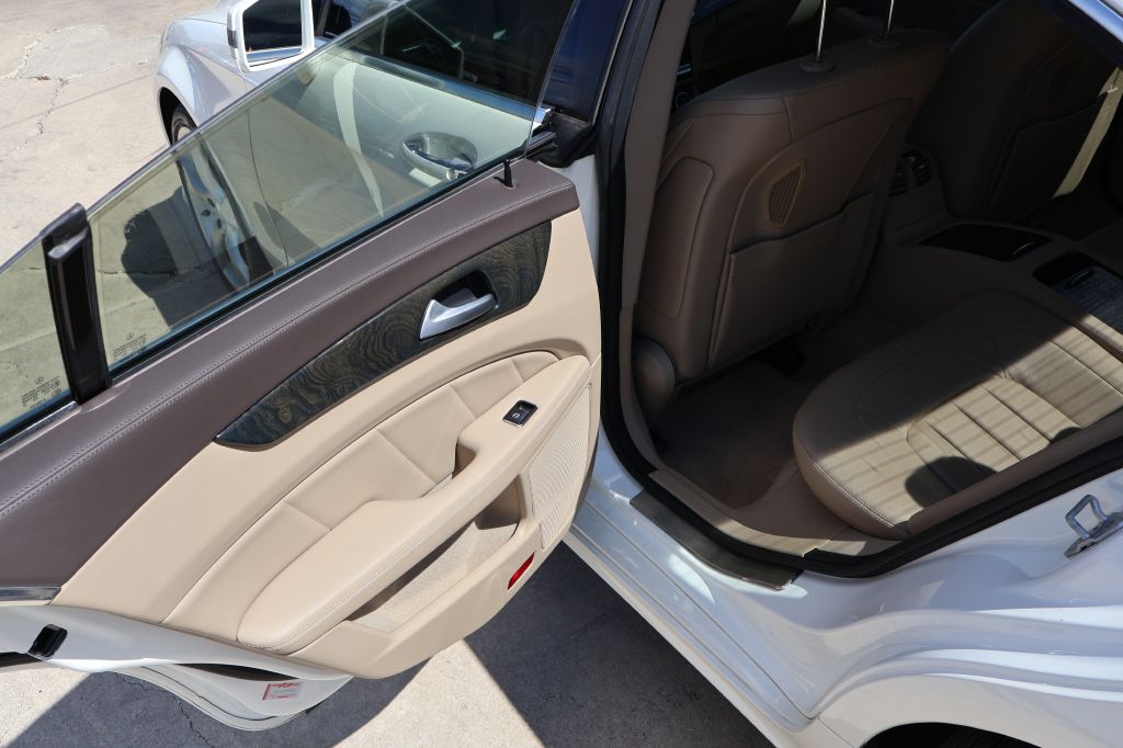 Photo 16 of this MERCEDES-BENZ CLS