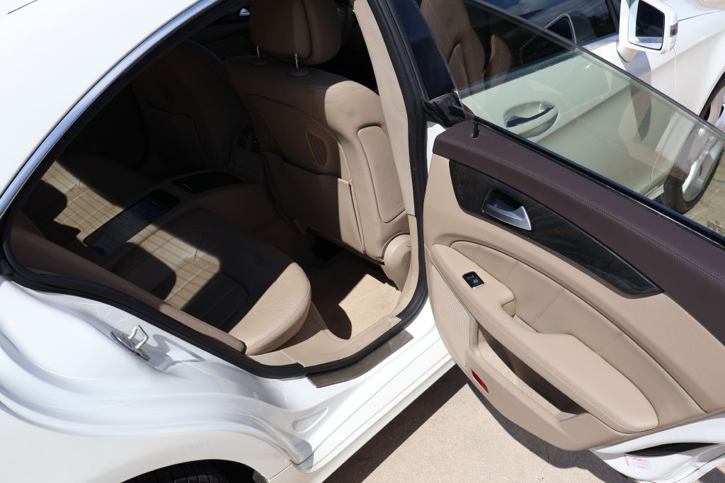 Photo 18 of this MERCEDES-BENZ CLS