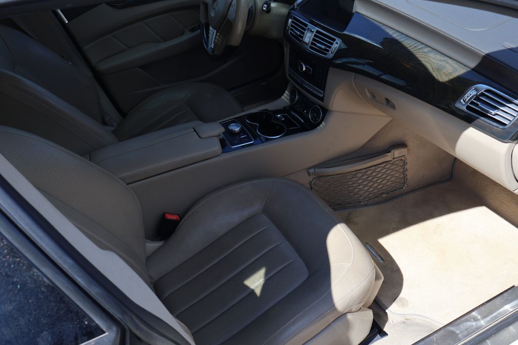 Photo 21 of this MERCEDES-BENZ CLS