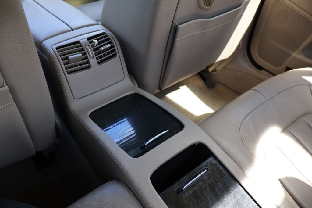 Photo 30 of this MERCEDES-BENZ CLS