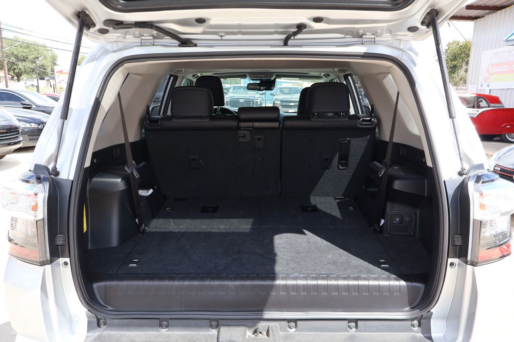 Photo 11 of this TOYOTA 4RUNNER