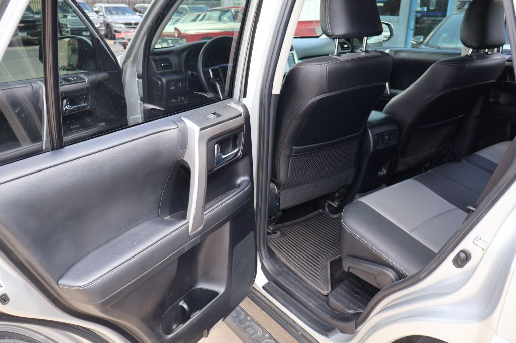 Photo 17 of this TOYOTA 4RUNNER