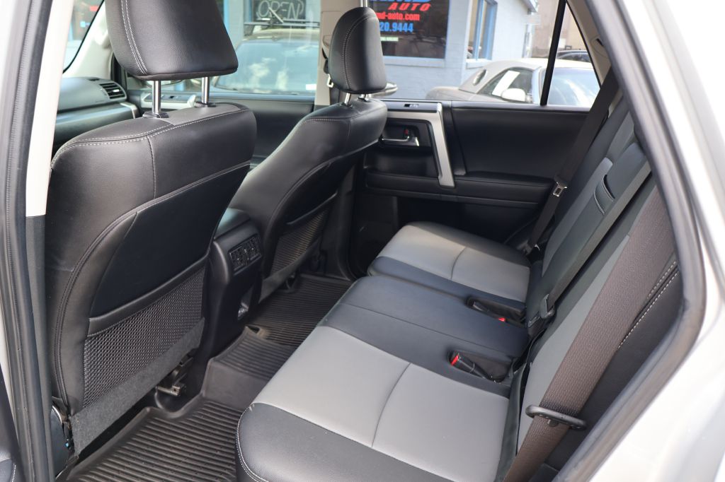 Photo 18 of this TOYOTA 4RUNNER