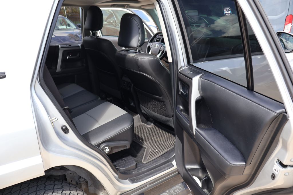 Photo 19 of this TOYOTA 4RUNNER