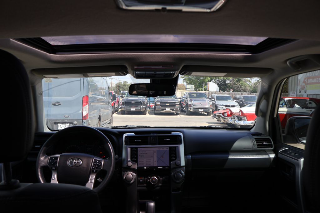 Photo 31 of this TOYOTA 4RUNNER