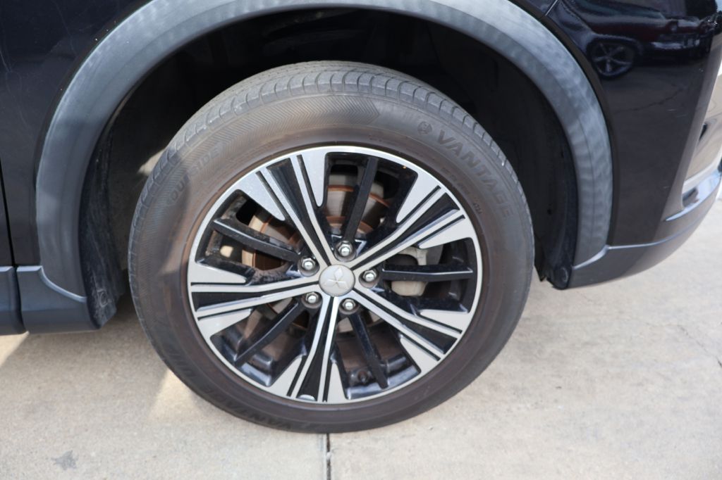 Photo 9 of this MITSUBISHI ECLIPSE CROSS