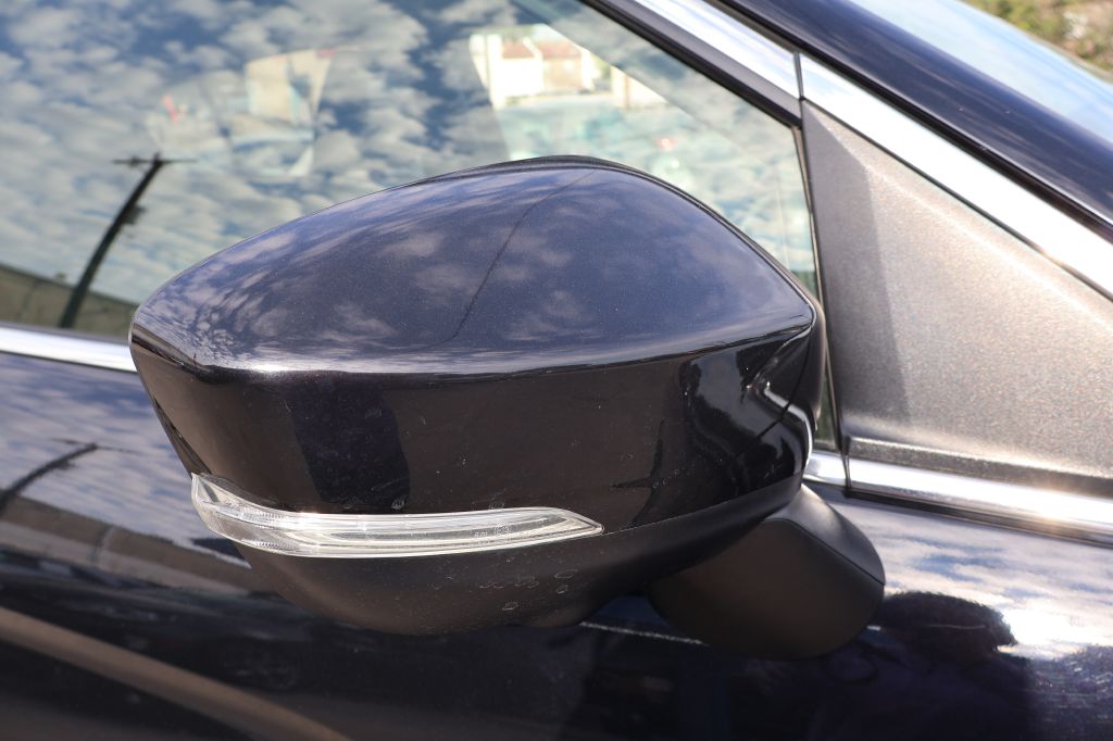 Photo 10 of this MITSUBISHI ECLIPSE CROSS