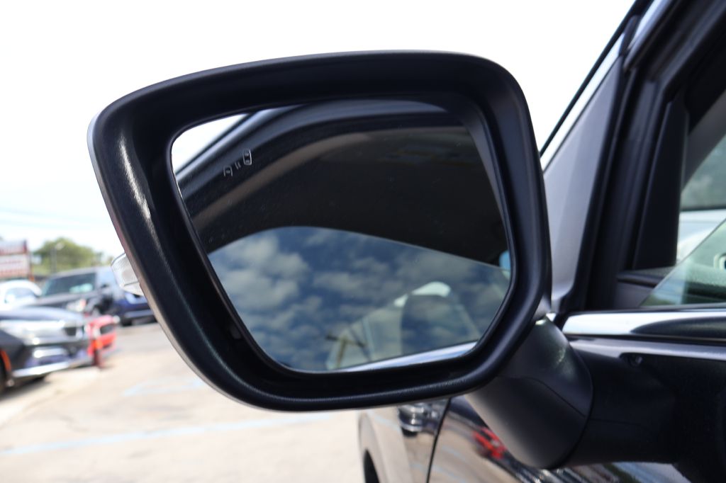 Photo 15 of this MITSUBISHI ECLIPSE CROSS