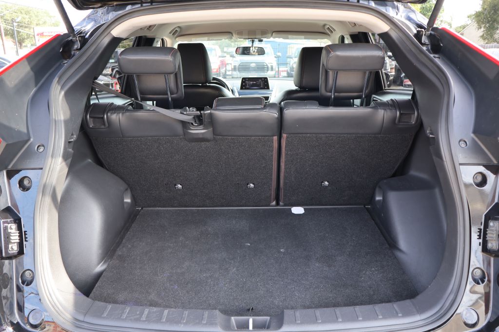 Photo 19 of this MITSUBISHI ECLIPSE CROSS