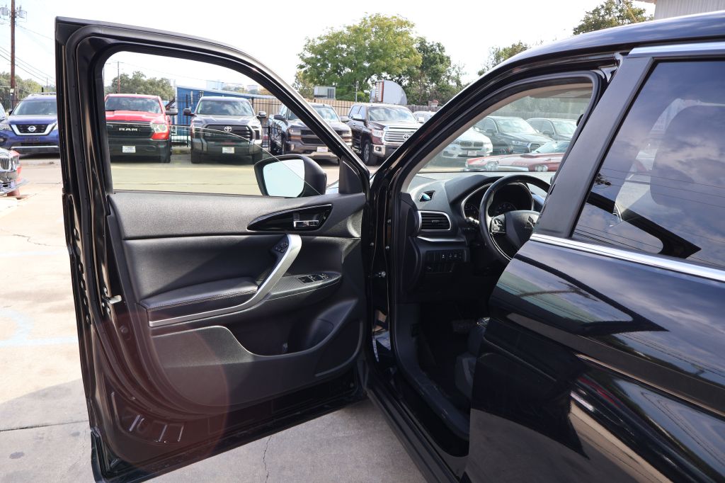 Photo 22 of this MITSUBISHI ECLIPSE CROSS