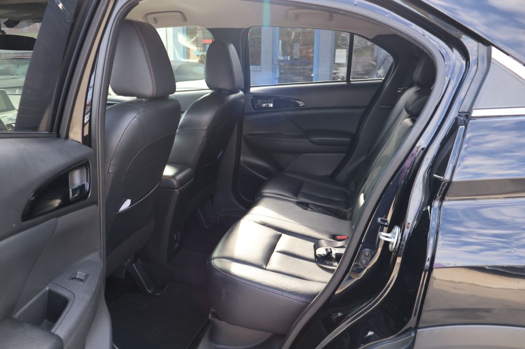 Photo 25 of this MITSUBISHI ECLIPSE CROSS