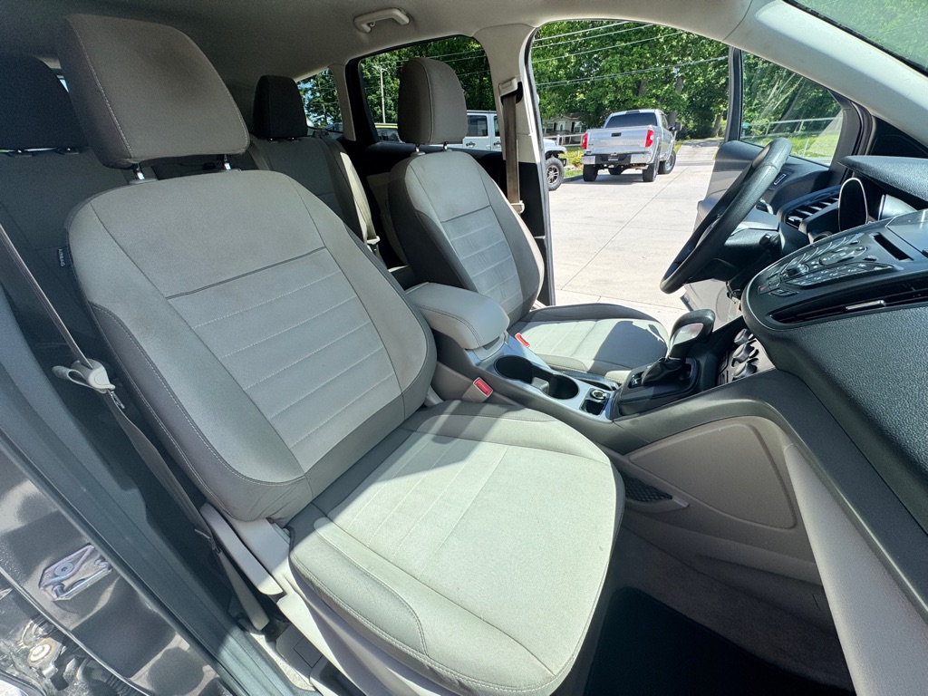 Photo 16 of this FORD ESCAPE