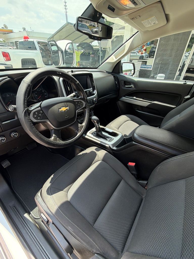 Photo 10 of this CHEVROLET COLORADO