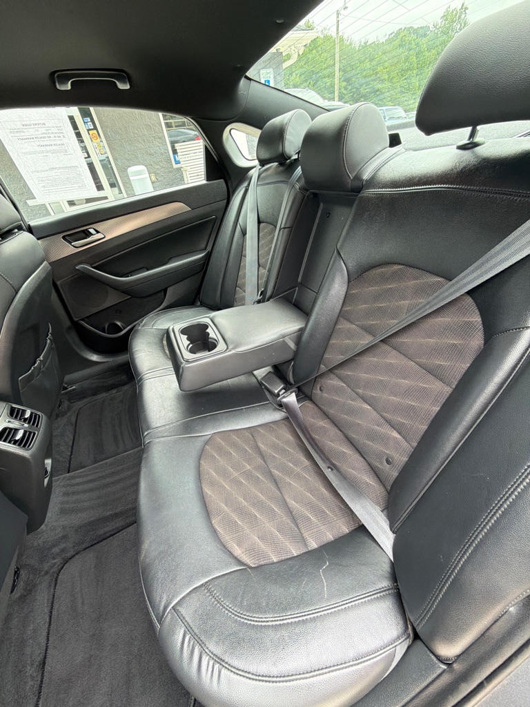 Photo 13 of this HYUNDAI SONATA