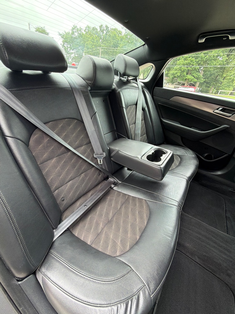Photo 15 of this HYUNDAI SONATA