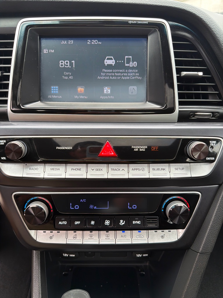 Photo 11 of this HYUNDAI SONATA