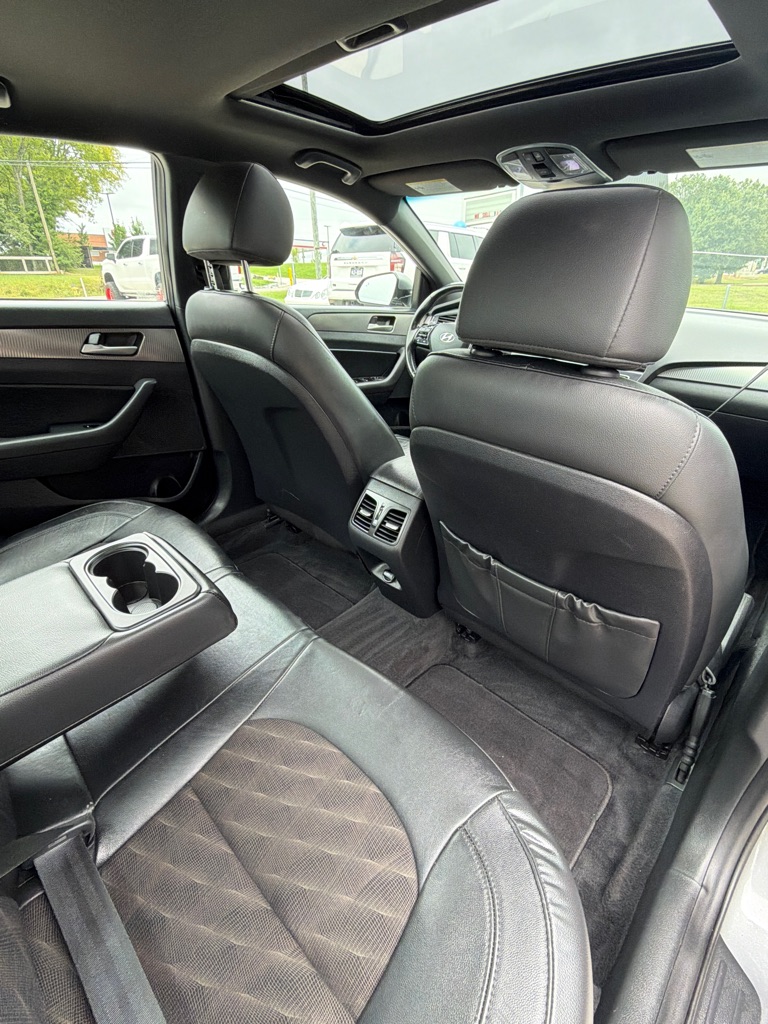 Photo 16 of this HYUNDAI SONATA