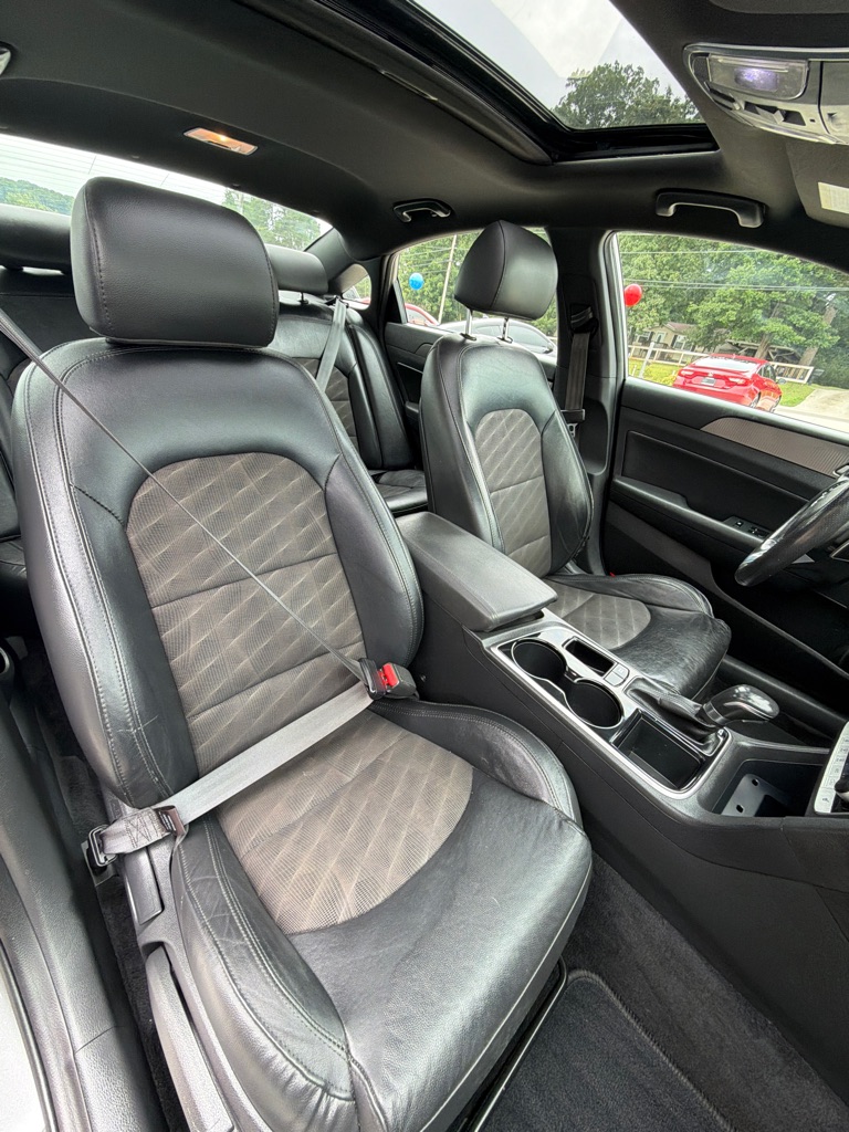 Photo 17 of this HYUNDAI SONATA