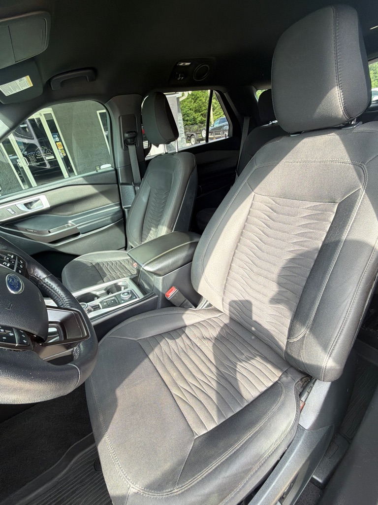 Photo 9 of this FORD EXPLORER