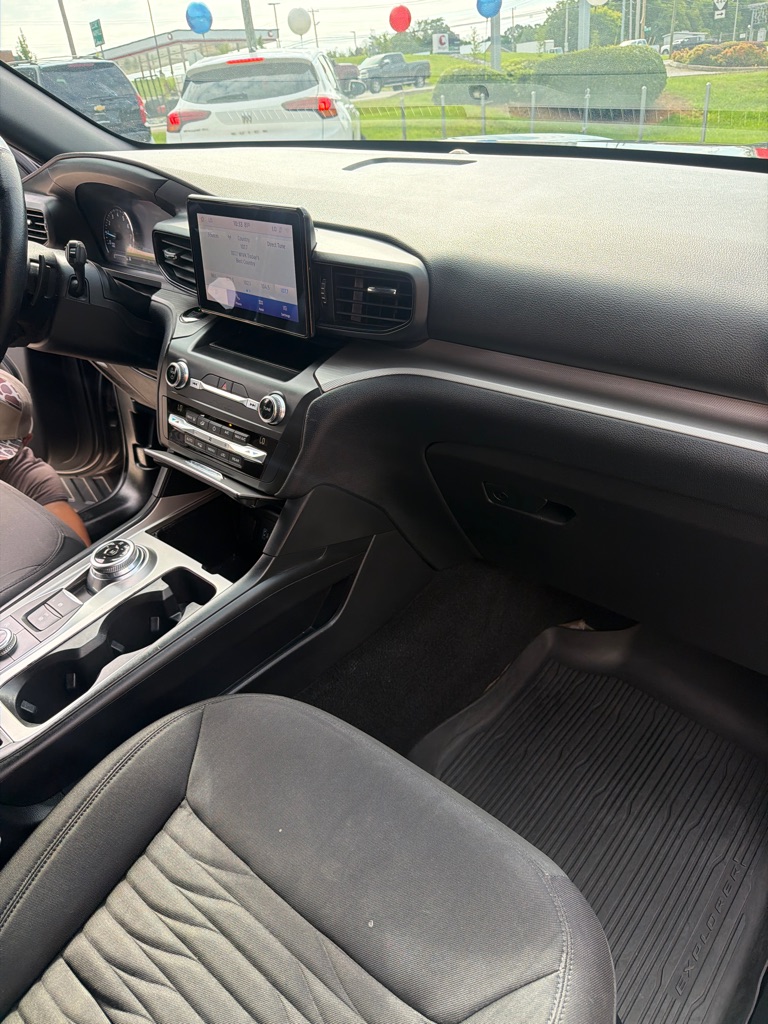 Photo 18 of this FORD EXPLORER