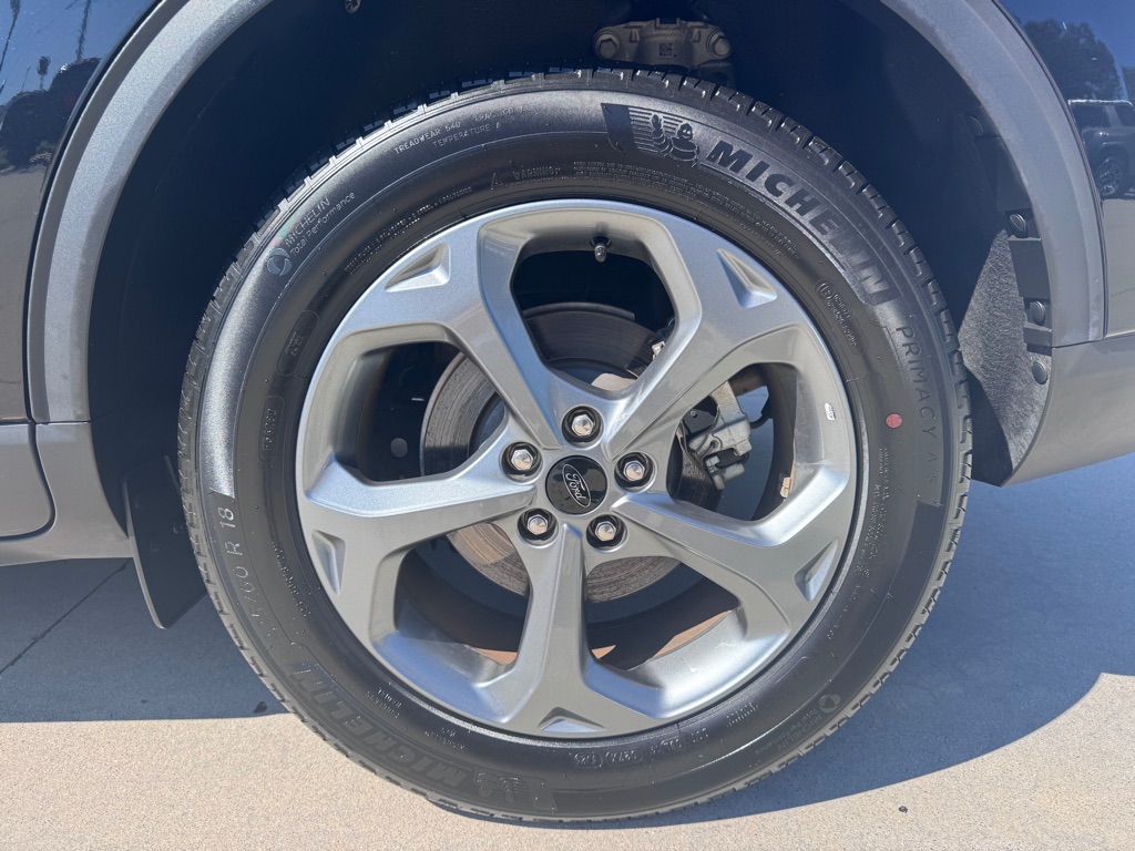 Photo 19 of this FORD ESCAPE ST