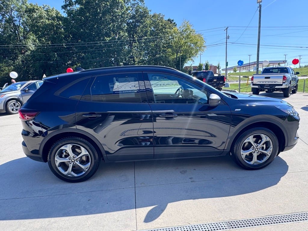 Photo 6 of this FORD ESCAPE ST