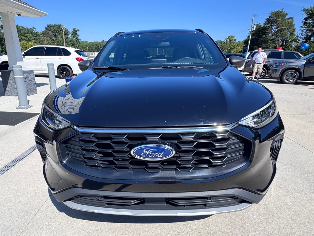 Photo 8 of this FORD ESCAPE ST