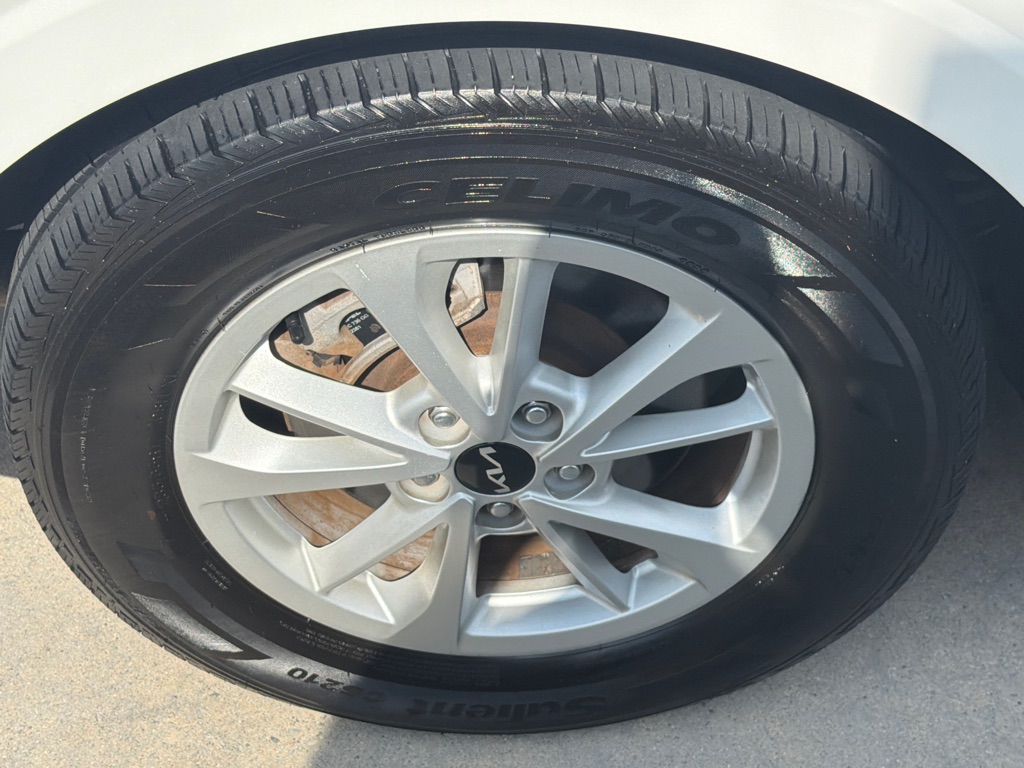 Photo 20 of this KIA CARNIVAL