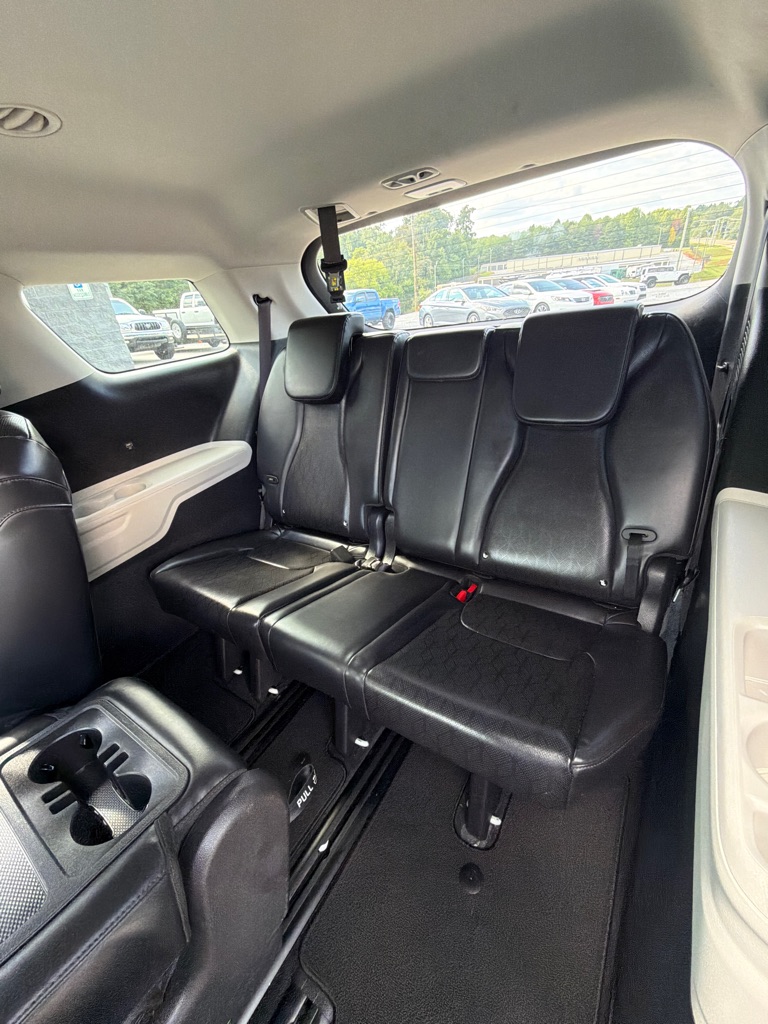 Photo 14 of this KIA CARNIVAL