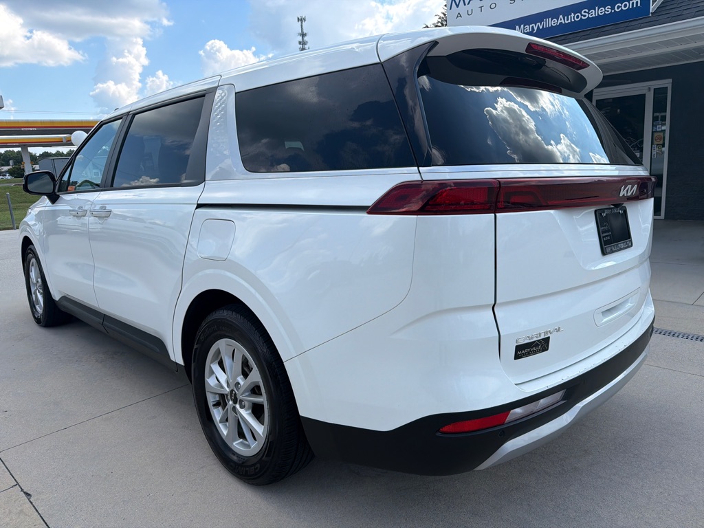 Photo 3 of this KIA CARNIVAL