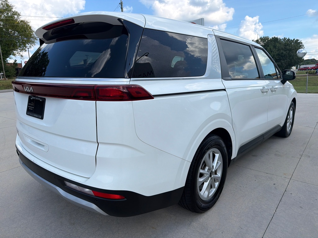 Photo 5 of this KIA CARNIVAL