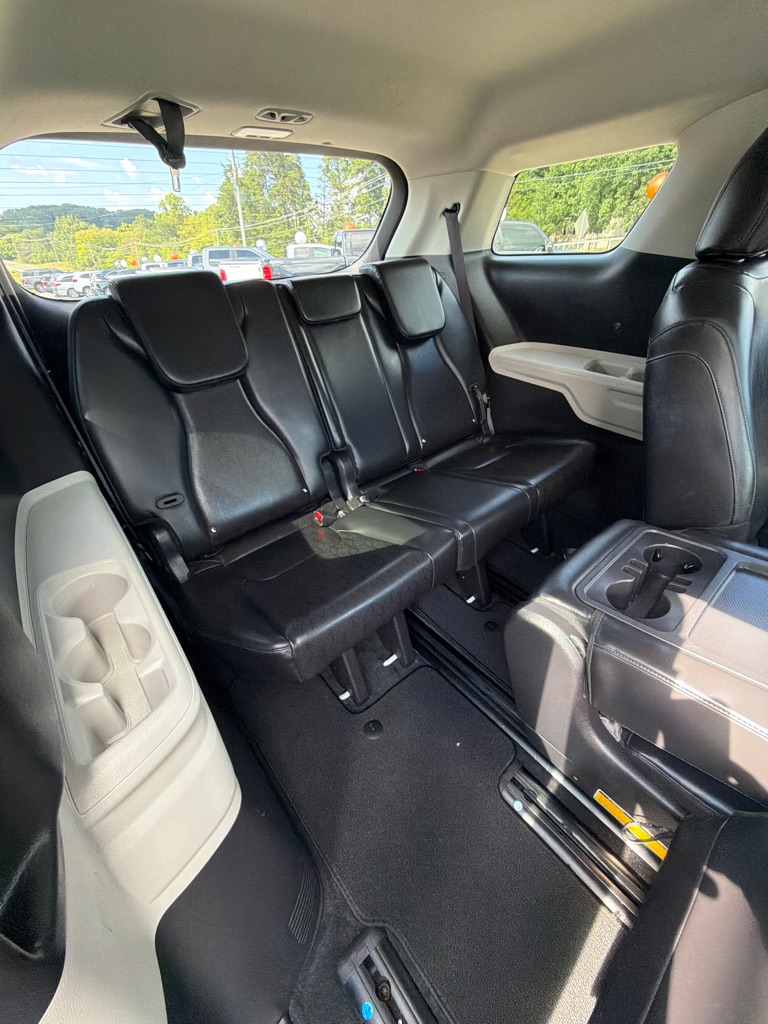 Photo 16 of this KIA CARNIVAL