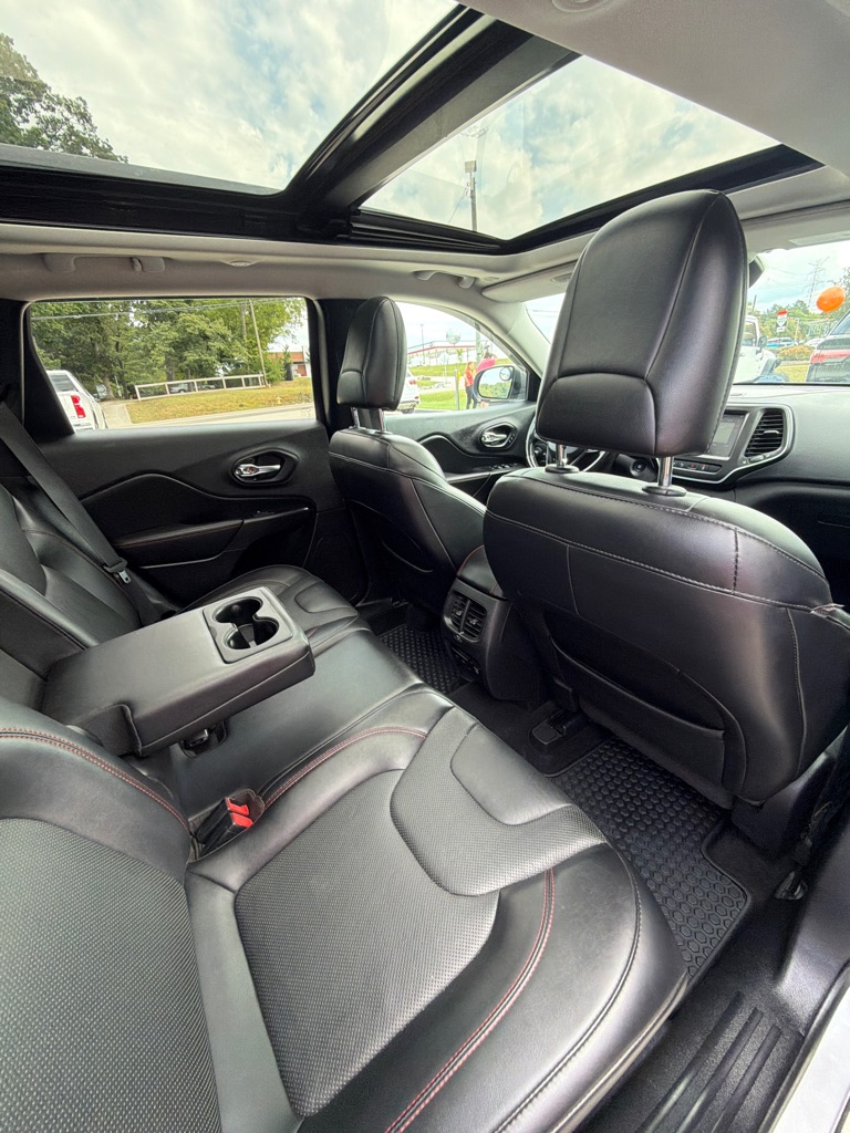 Photo 16 of this JEEP CHEROKEE