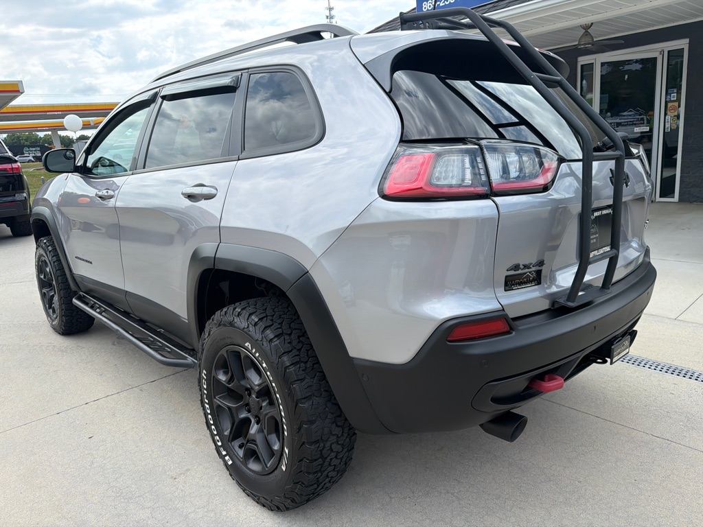Photo 3 of this JEEP CHEROKEE