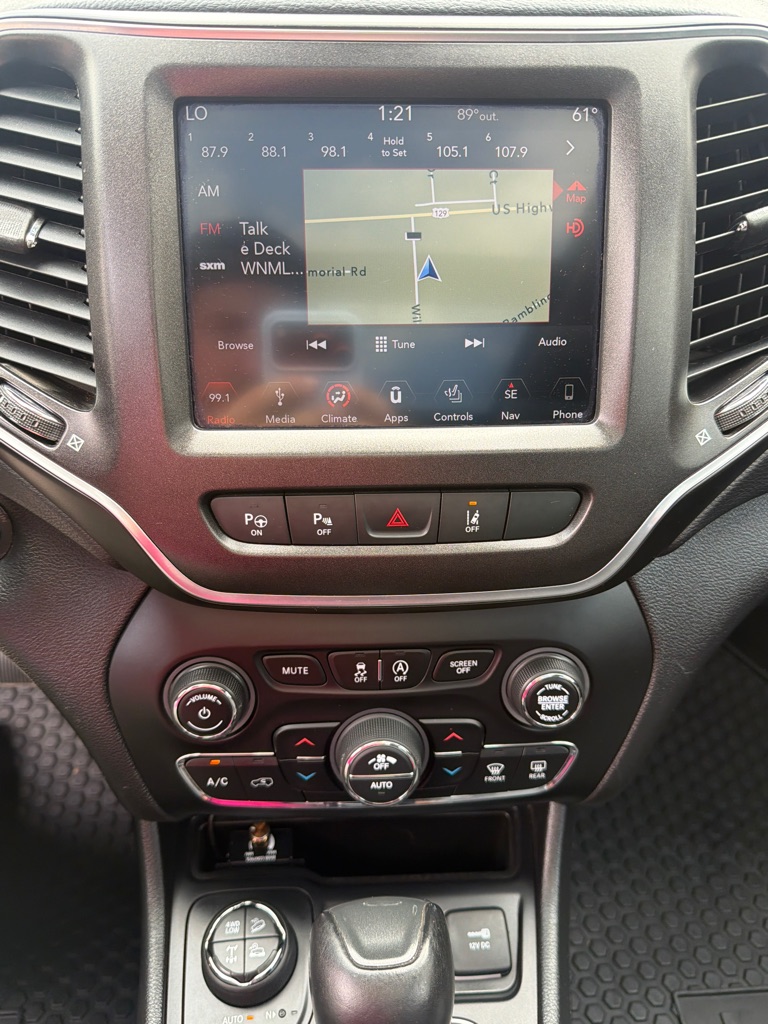 Photo 11 of this JEEP CHEROKEE