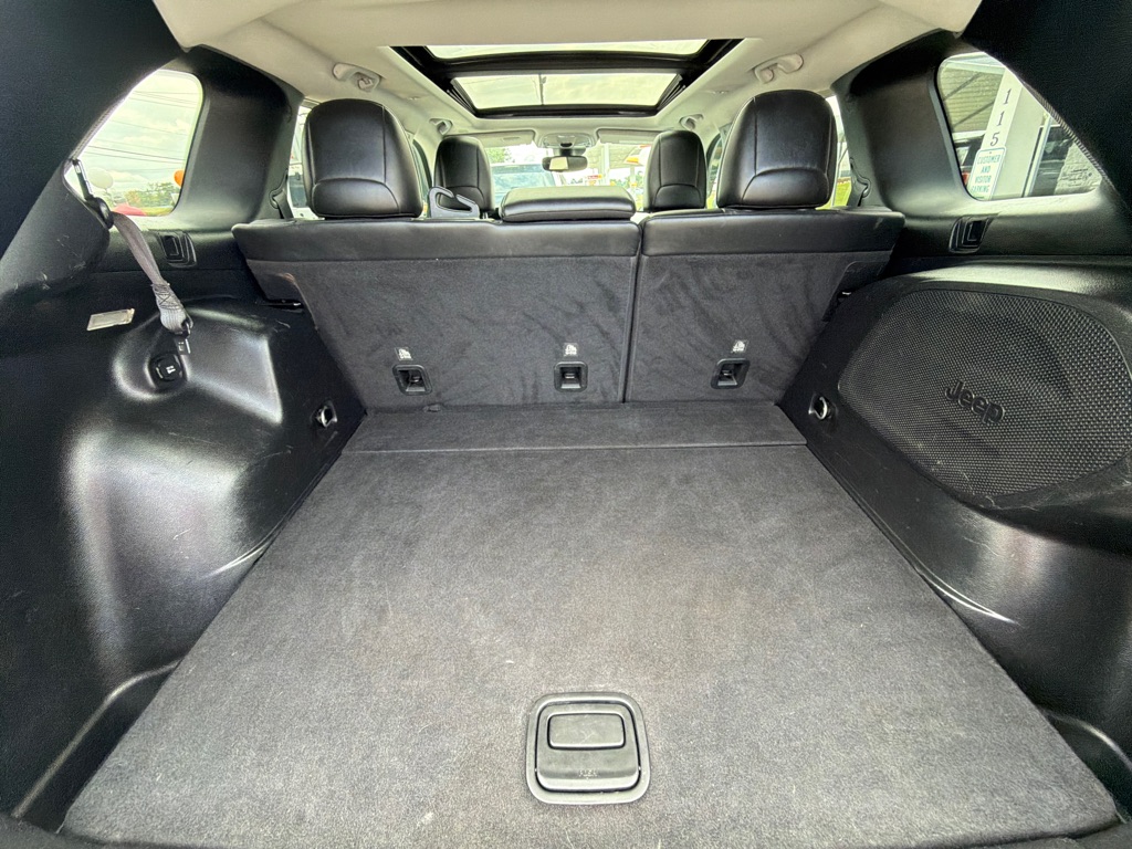 Photo 14 of this JEEP CHEROKEE
