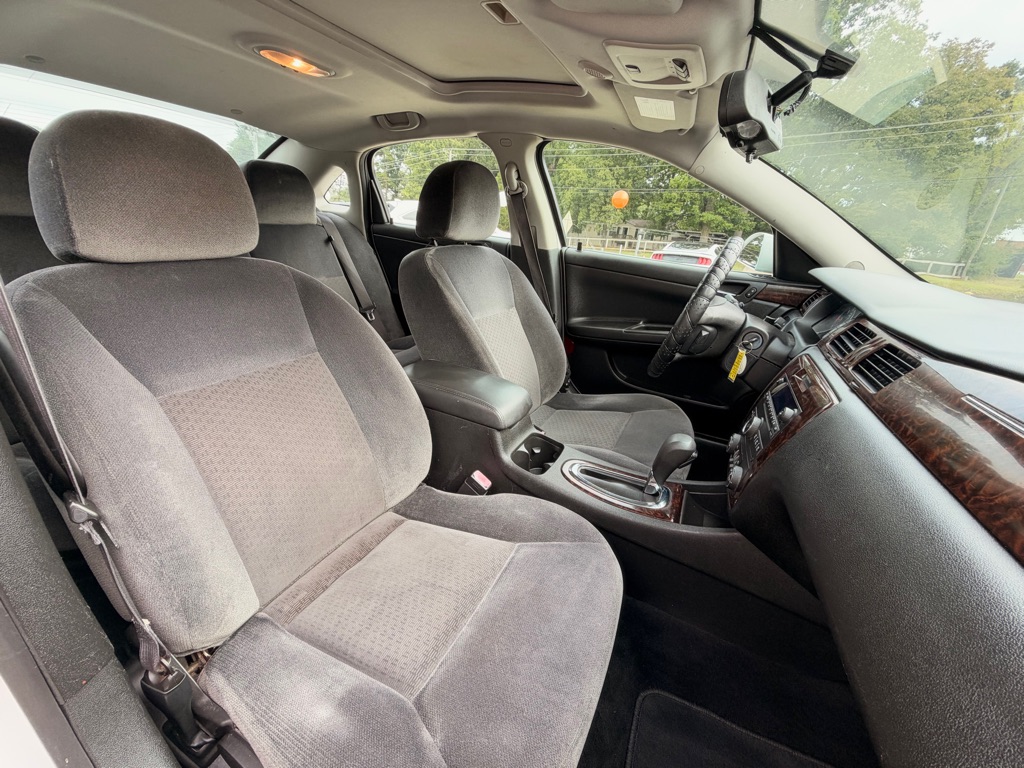 Photo 16 of this CHEVROLET IMPALA LIMITED