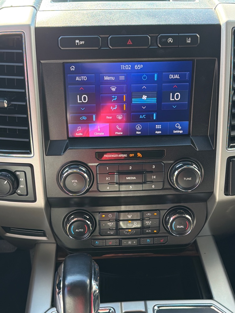 Photo 11 of this FORD F150 LARIAT