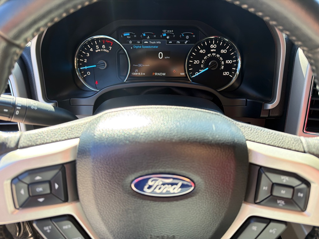 Photo 12 of this FORD F150 LARIAT