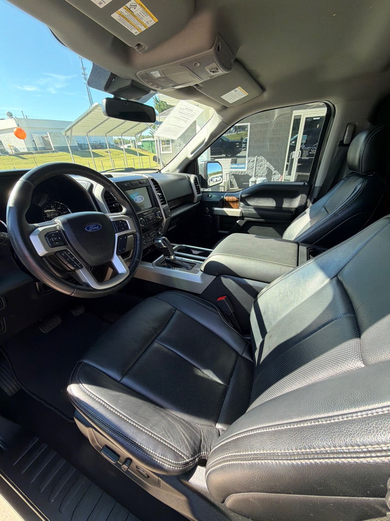 Photo 9 of this FORD F150 LARIAT