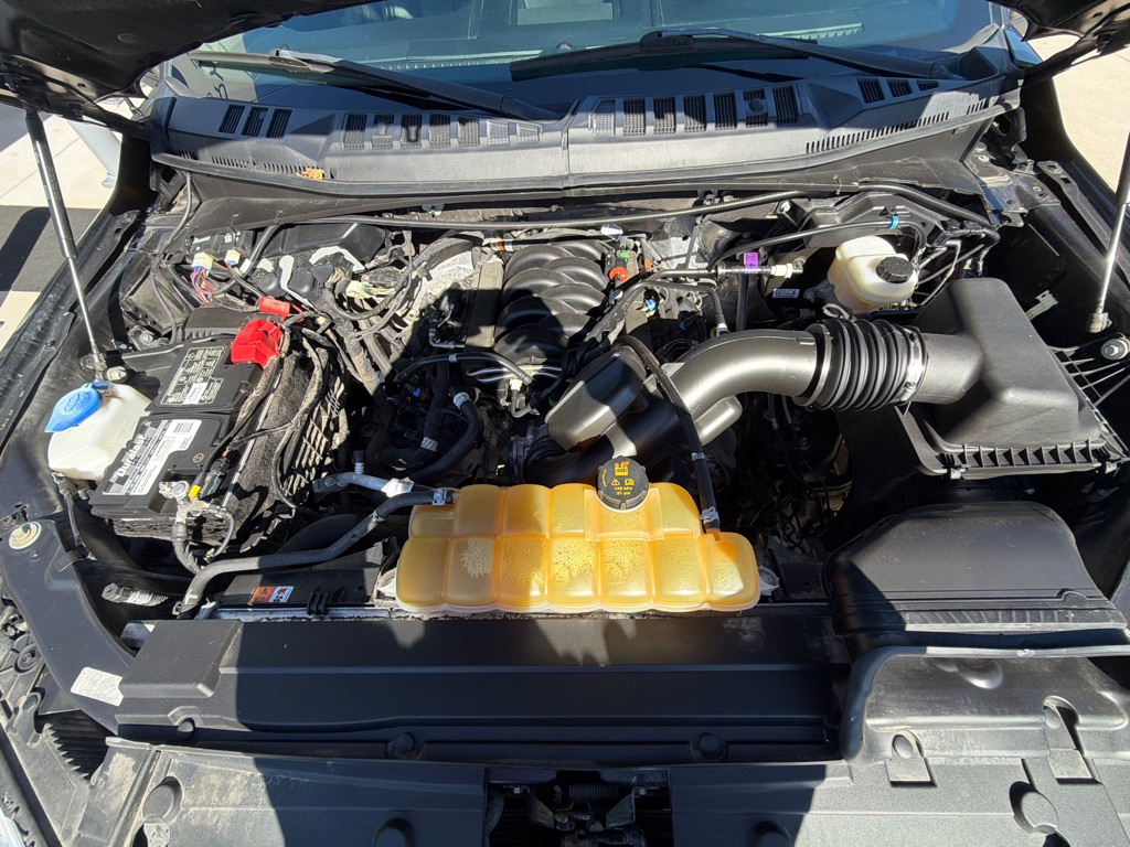 Photo 20 of this FORD F150 LARIAT