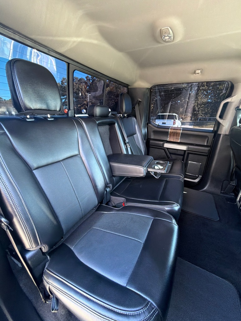 Photo 15 of this FORD F150 LARIAT