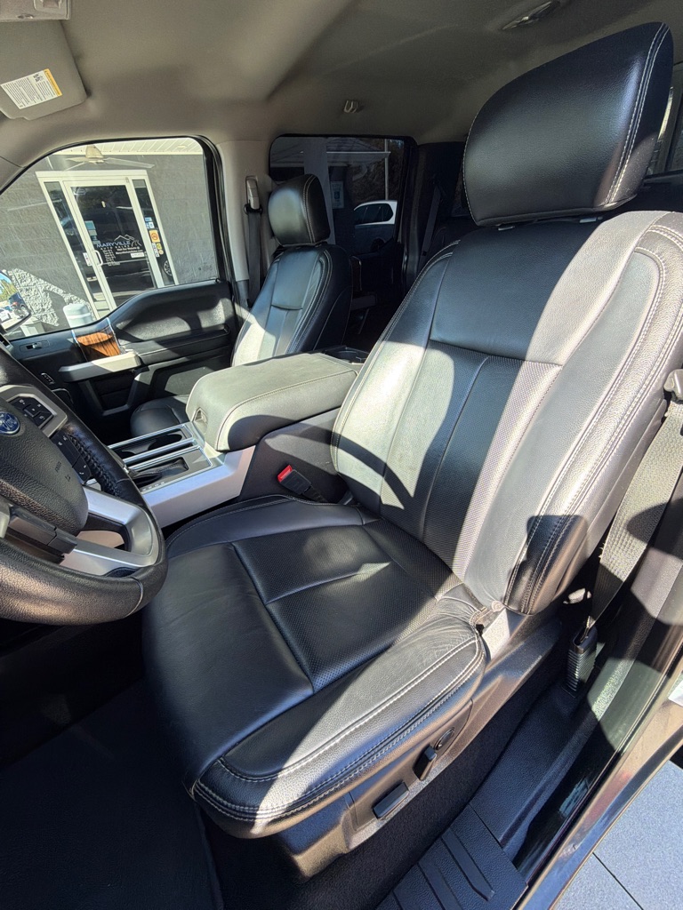 Photo 10 of this FORD F150 LARIAT
