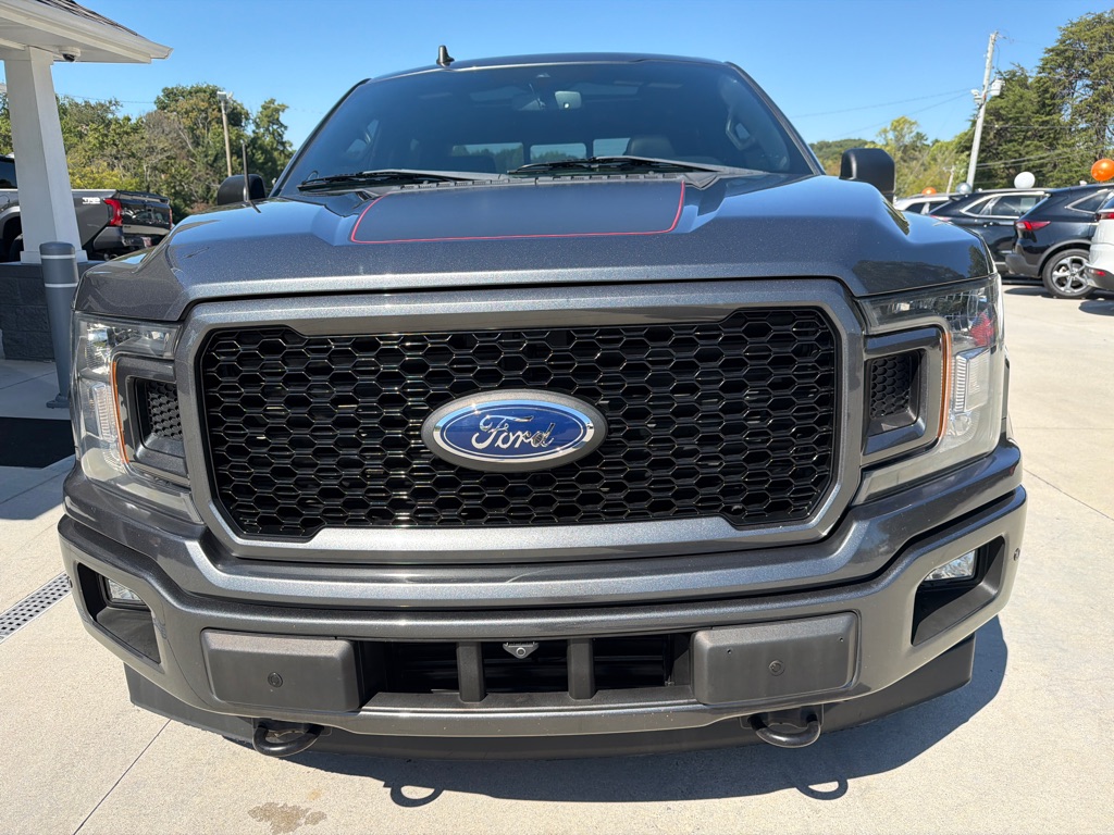 Photo 8 of this FORD F150 SPORT