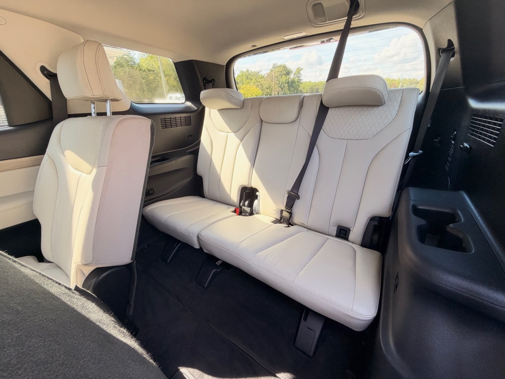 Photo 17 of this HYUNDAI PALISADE