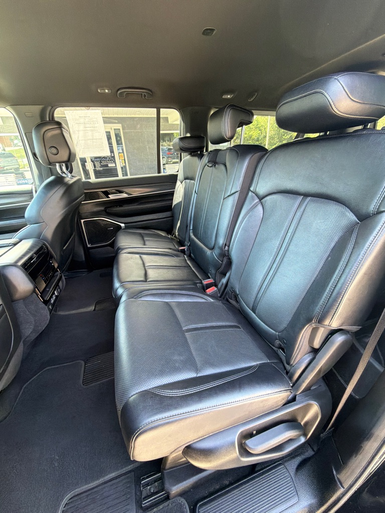 Photo 12 of this JEEP WAGONEER