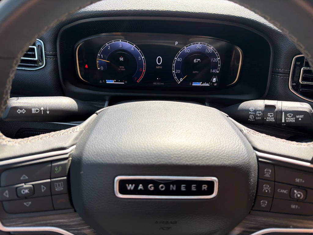 Photo 11 of this JEEP WAGONEER