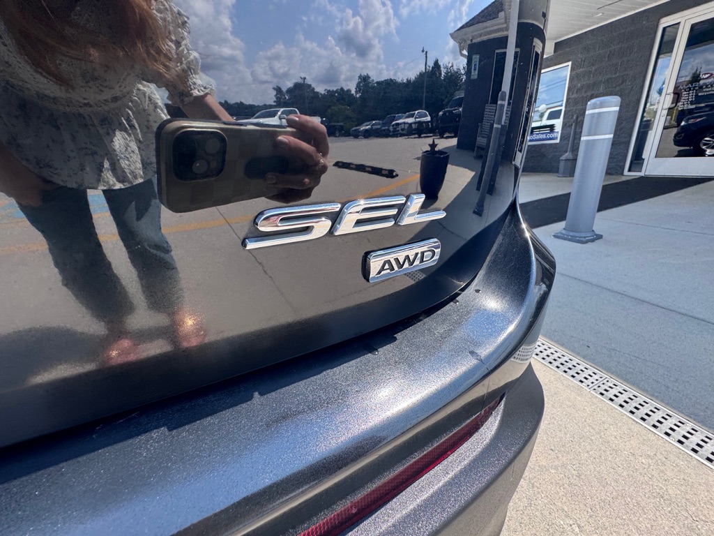 Photo 20 of this FORD EDGE